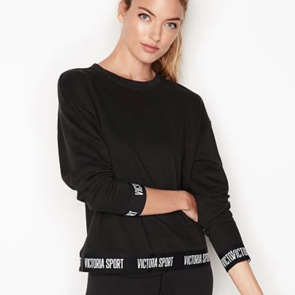 Victoria Sport crew neck pullover sweater medium
